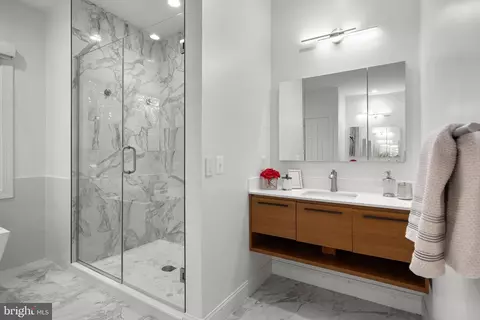 Bath - 2109 Link Rd, Silver Spring, MD 20905 photo 3 of 8