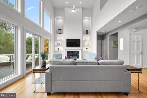 Living - 2109 Link Rd, Silver Spring, MD 20905 photo 2 of 4