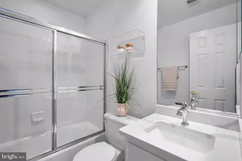 Bath - 2109 Link Rd, Silver Spring, MD 20905 photo 6 of 8