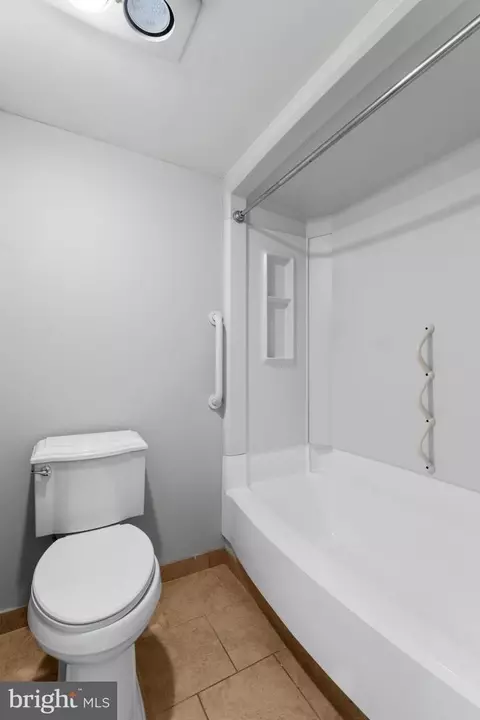 Bath - 15101 Interlachen Dr #1-401, Silver Spring, MD 20906 photo 2 of 4