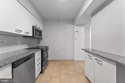 Kitchen - 15101 Interlachen Dr #1-401, Silver Spring, MD 20906 photo 2 of 2