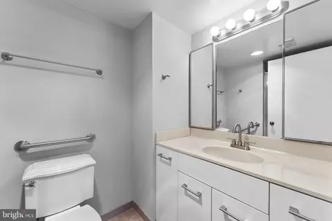 Bath - 15101 Interlachen Dr #1-401, Silver Spring, MD 20906 photo 3 of 4