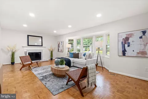 Living - 13821 Bethpage Ln, Silver Spring, MD 20906 photo 2 of 3