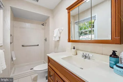 Bath - 13821 Bethpage Ln, Silver Spring, MD 20906 photo 1 of 4