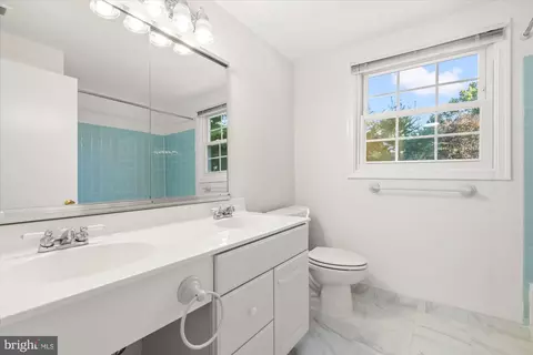 Bath - 13821 Bethpage Ln, Silver Spring, MD 20906 photo 3 of 4