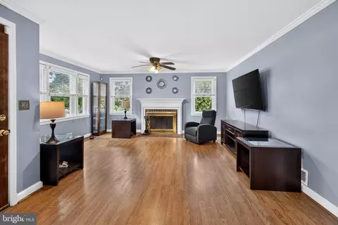 Living - 2326 Fairland Rd, Silver Spring, MD 20904 photo 4 of 4