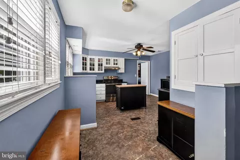 Entry Way - 2326 Fairland Rd, Silver Spring, MD 20904 photo 3 of 4