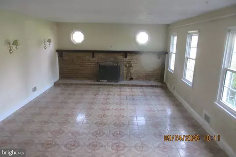 Living - 15905 Narrows Ter, Silver Spring, MD 20906 photo 2 of 3