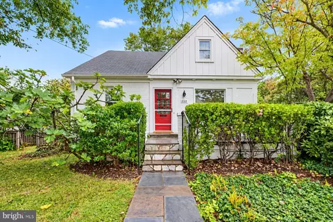 5109 Manning Dr, Bethesda, MD 20814