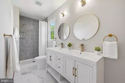 Bath - 14408 Cantrell Rd, Silver Spring, MD 20905 photo 2 of 3