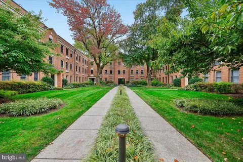 4822 Chevy Chase Dr #103, Chevy Chase, MD 20815