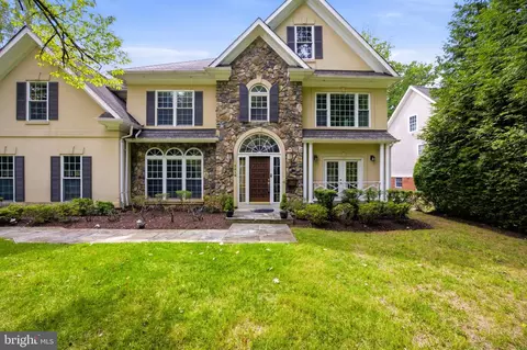 5818 Bradley Blvd, Bethesda, MD 20814