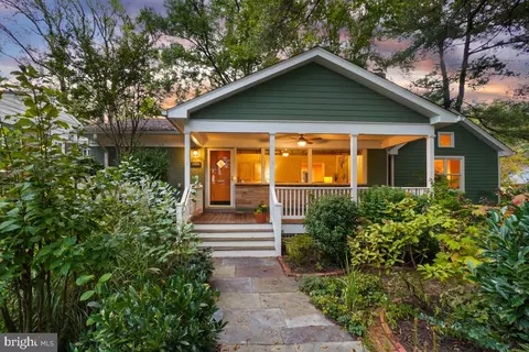 1101 Holton Ln, Takoma Park, MD 20912