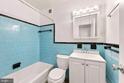 Bath - 95 E Wayne Ave #212, Silver Spring, MD 20901 photo 1 of 1