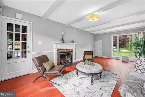 Living - 14404 Tarpon Ter, Silver Spring, MD 20905 photo 5 of 6