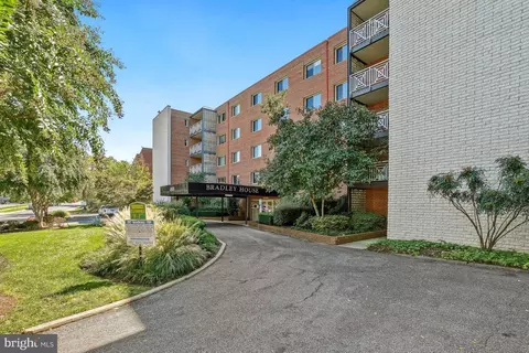 4800 Chevy Chase Dr #102, Chevy Chase, MD 20815