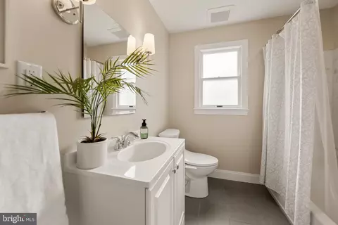 Bath - 1750 Overlook Dr, Silver Spring, MD 20903 photo 3 of 4