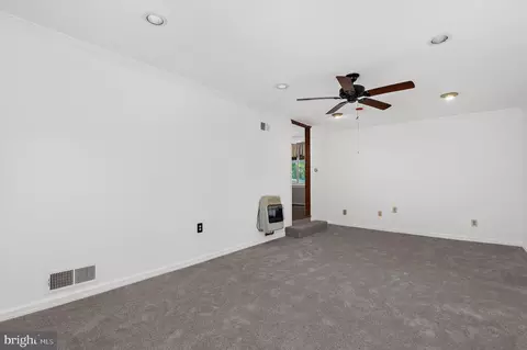 Living - 15316 Valencia St, Silver Spring, MD 20905 photo 4 of 7