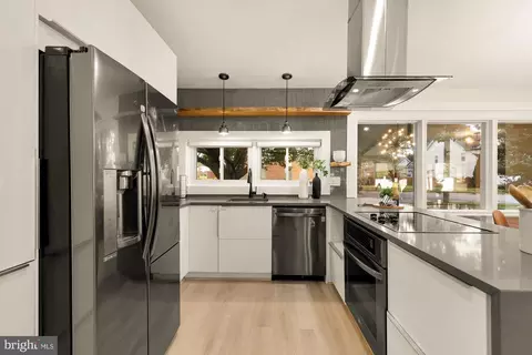 Kitchen - 10402 Gilmoure Dr, Silver Spring, MD 20901 photo 2 of 5