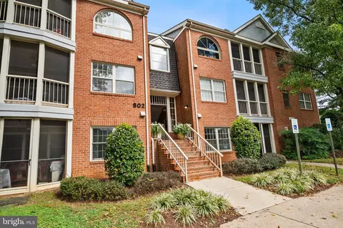 802 Amber Tree Ct #104, Gaithersburg, MD 20878