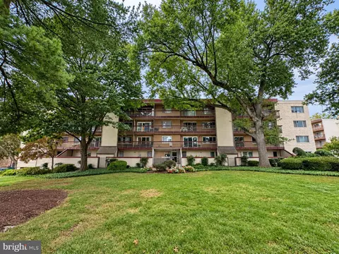 10300 Westlake Dr #102, Bethesda, MD 20817