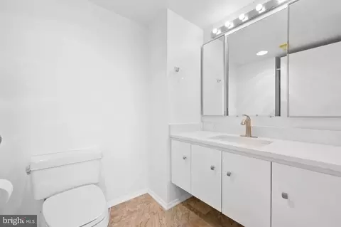 Bath - 15115 Interlachen Dr #3-601, Silver Spring, MD 20906 photo 1 of 2