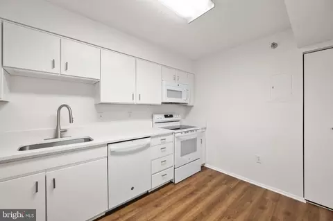 Kitchen - 15115 Interlachen Dr #3-601, Silver Spring, MD 20906 photo 2 of 2