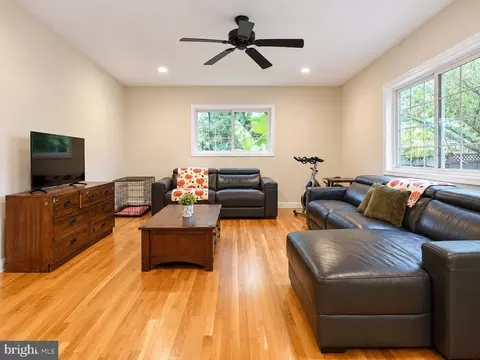 Living - 11103 Bybee St, Silver Spring, MD 20902 photo 5 of 7