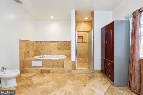 Bath - 11103 Bybee St, Silver Spring, MD 20902 photo 2 of 5
