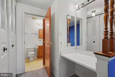 Entry Way - 10 Avonshire Ct, Silver Spring, MD 20904 photo 4 of 5