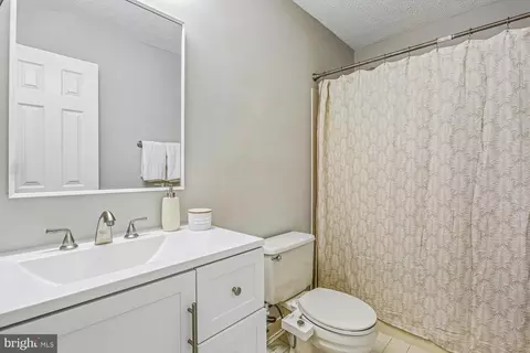 Bath - 11568 Paramus Dr, North Potomac, MD 20878 photo 9 of 12