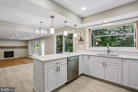 Kitchen - 11568 Paramus Dr, North Potomac, MD 20878 photo 2 of 5