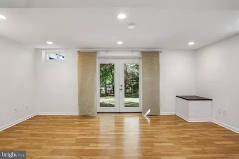 Living - 11568 Paramus Dr, North Potomac, MD 20878 photo 13 of 16