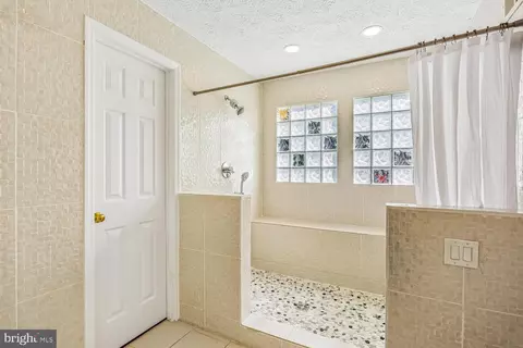 Bath - 11568 Paramus Dr, North Potomac, MD 20878 photo 4 of 12