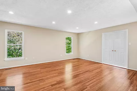 Living - 11568 Paramus Dr, North Potomac, MD 20878 photo 9 of 16