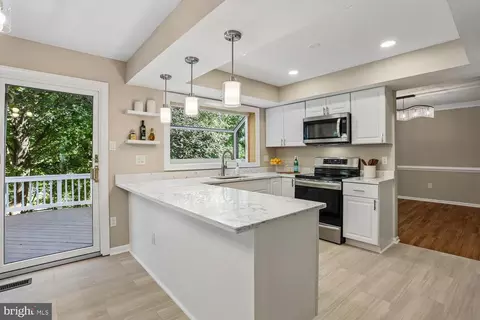 Kitchen - 11568 Paramus Dr, North Potomac, MD 20878 photo 4 of 5
