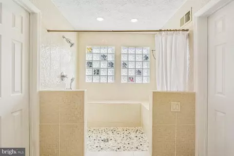 Bath - 11568 Paramus Dr, North Potomac, MD 20878 photo 2 of 12