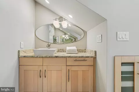 Bath - 11568 Paramus Dr, North Potomac, MD 20878 photo 7 of 12