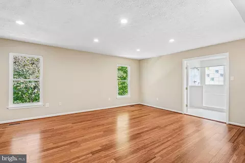Living - 11568 Paramus Dr, North Potomac, MD 20878 photo 11 of 16