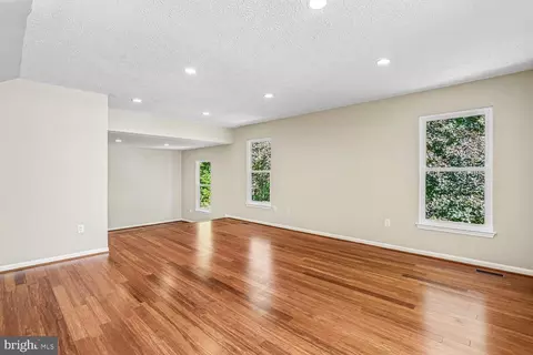 Living - 11568 Paramus Dr, North Potomac, MD 20878 photo 12 of 16