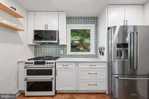 Kitchen - 403 Williamsburg Dr N, Silver Spring, MD 20901 photo 2 of 3