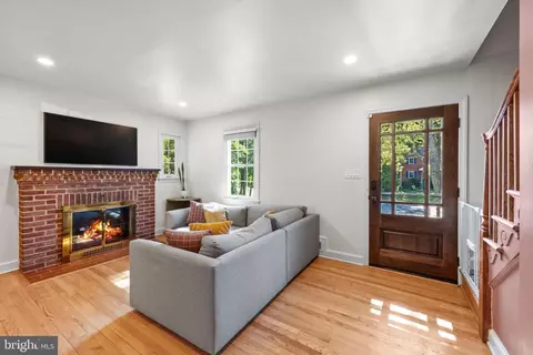 Entry Way - 403 Williamsburg Dr N, Silver Spring, MD 20901 photo 1 of 3