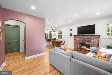 Entry Way - 403 Williamsburg Dr N, Silver Spring, MD 20901 photo 2 of 3