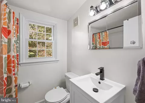 Bath - 403 Williamsburg Dr N, Silver Spring, MD 20901 photo 1 of 1