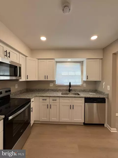 Kitchen - 15014 Dinsdale Dr, Silver Spring, MD 20906 photo 4 of 5