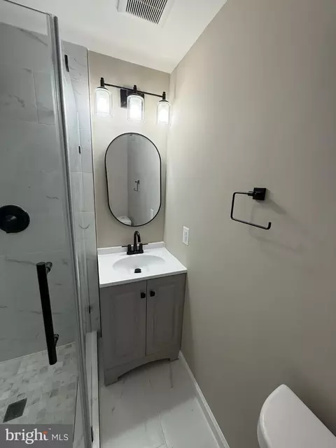 Bath - 15014 Dinsdale Dr, Silver Spring, MD 20906 photo 3 of 8