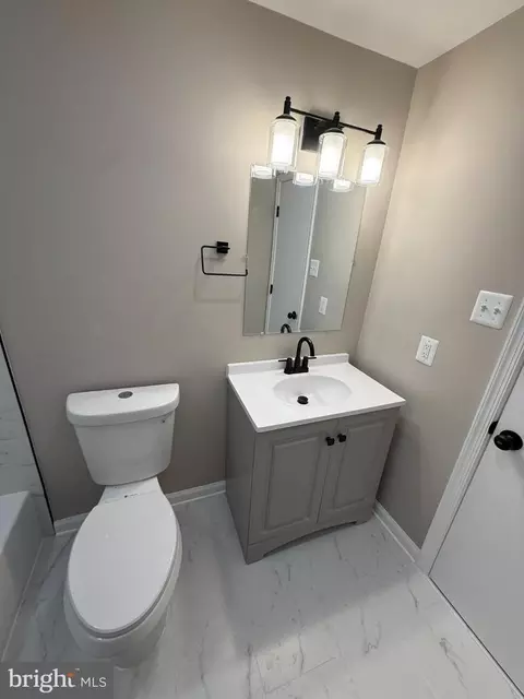 Bath - 15014 Dinsdale Dr, Silver Spring, MD 20906 photo 7 of 8