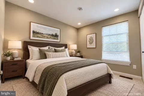 Bedroom - 15014 Dinsdale Dr, Silver Spring, MD 20906 photo 6 of 10