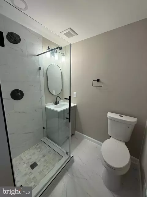 Bath - 15014 Dinsdale Dr, Silver Spring, MD 20906 photo 4 of 8
