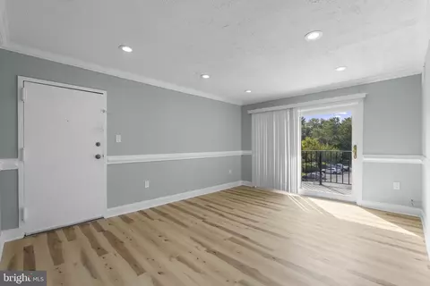 Living - 17824 Buehler Rd #3-E-5, Olney, MD 20832 photo 2 of 3